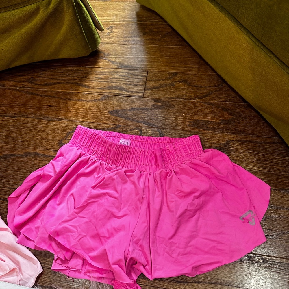 Kiki Kona shorts size small pink